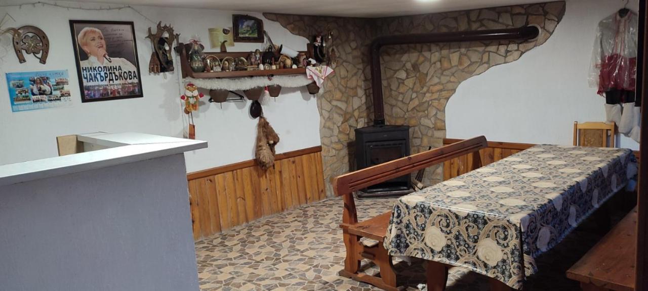 Guest House Proynovi Kalofer Luaran gambar